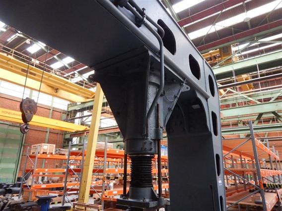 Nieland 300 ton dish end forming press