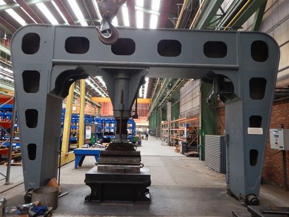 Nieland 300 ton dish end forming press