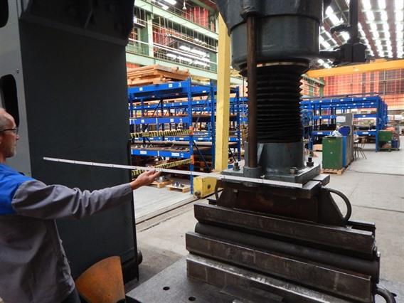 Nieland 300 ton dish end forming press