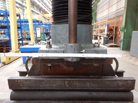 Nieland 300 ton dish end forming press