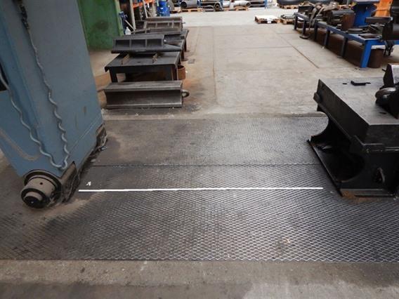 Nieland 300 ton dish end forming press