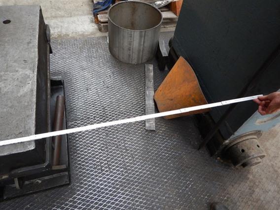 Nieland 300 ton dish end forming press