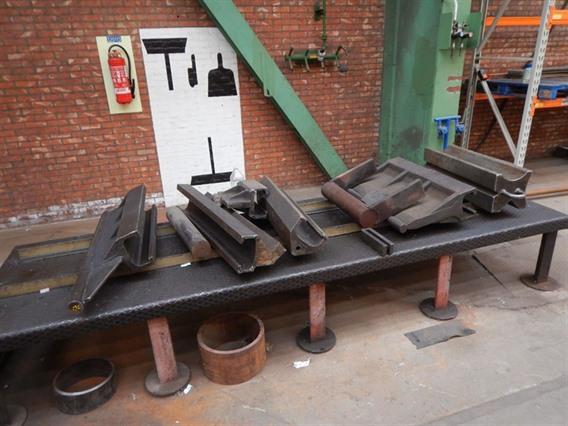 Nieland 300 ton dish end forming press