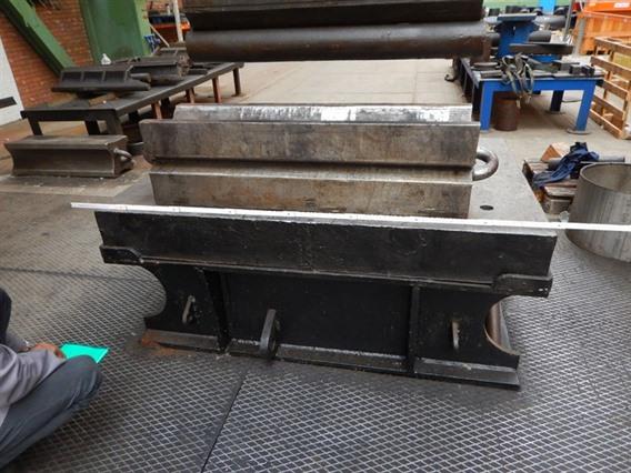 Nieland 300 ton dish end forming press