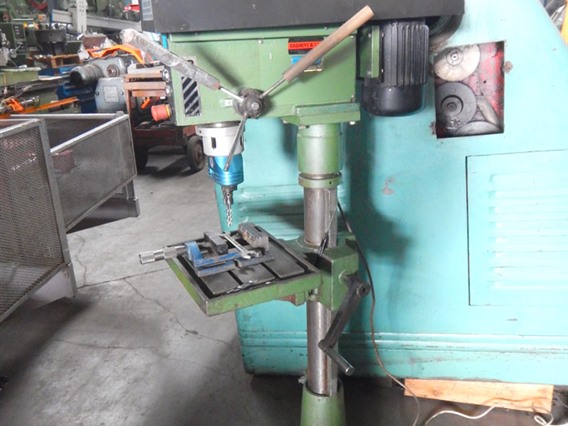 Brown 10 speed drill press