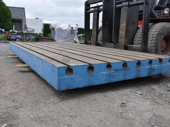 T-slot Table 4490 x 1990 x 240 mm