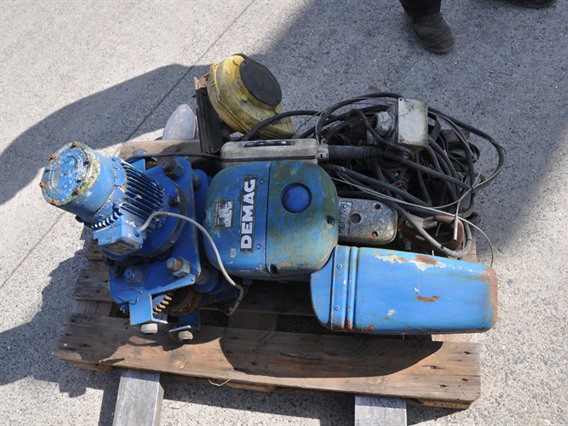 Demag chain hoist 1 ton