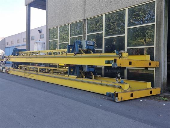 Demag 2 hoists and 2 side supports