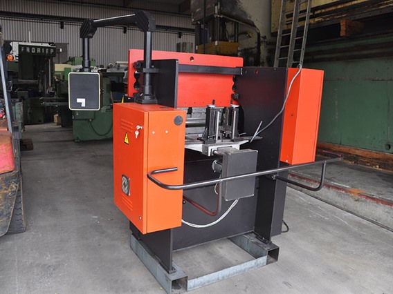 Amada Promecam IT 25 ton x 1250 mm CNC