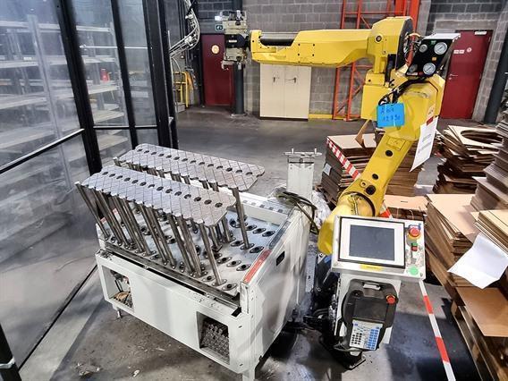 Robojob Turn-Assist 250 loading robot