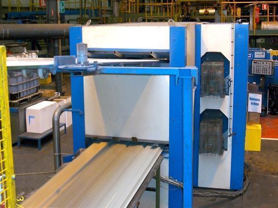 Hennecke Comec sandwich panel line CNC