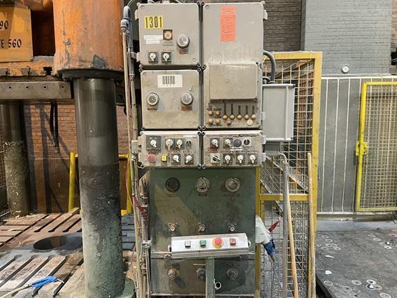 HL 1300 ton 4 column press