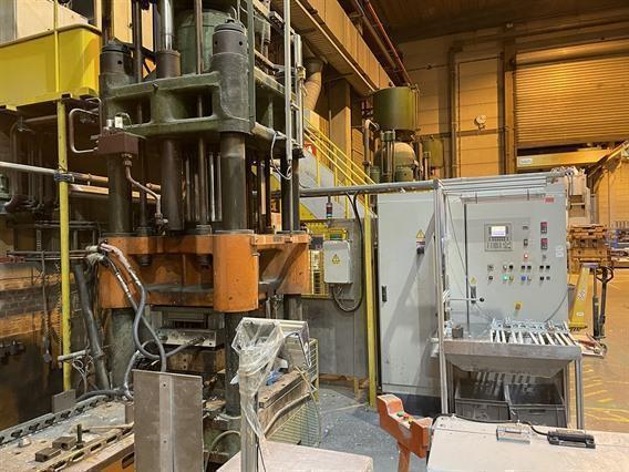 HL 450 ton 4 column press