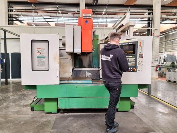 Mazak MT-V 515 X: 1050 - Y: 510 - Z: 560 mm CNC