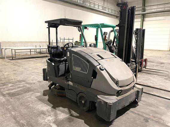 Nilfisk CS7000 sweeper