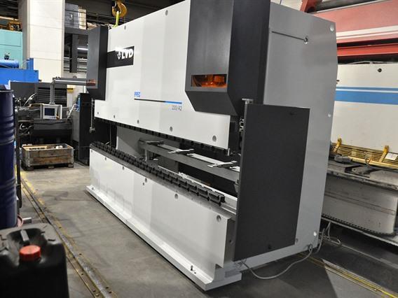 LVD PPEC 220 ton x 4200 mm CNC