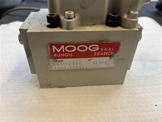 MOOG D631-236C servo control valve