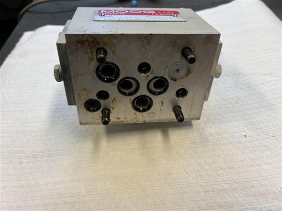 MOOG D631-236C servo control valve