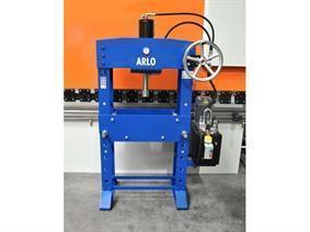 Arlo HP 25 ton, Open gap straightening presses