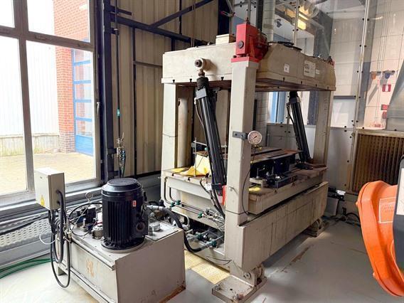 ESU Cannon 150 ton 