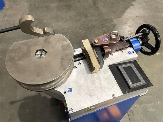 Arlo SPB60 CNC