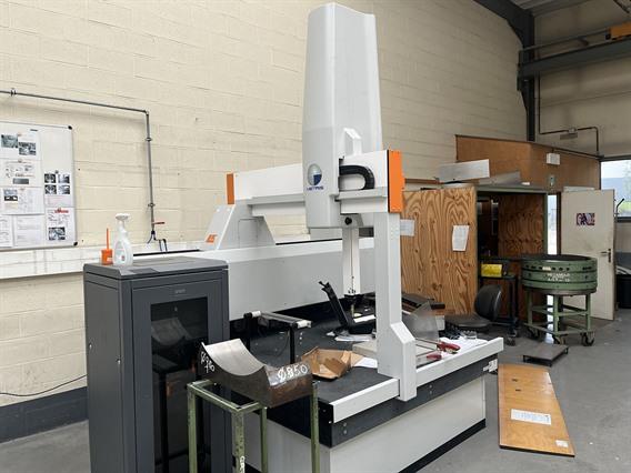 Metris Measuring table