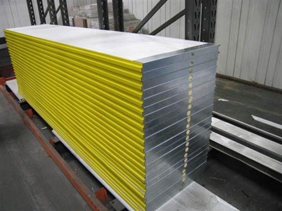 Jensen - rollforming - Sandwichpanel for industr. sectional gates