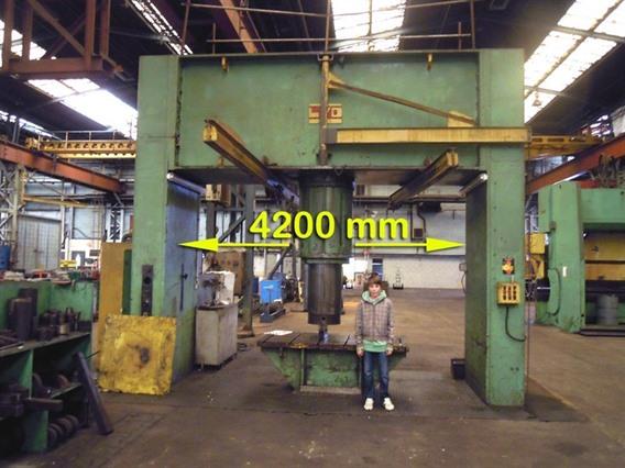 LVD 600 ton Dish end forming press