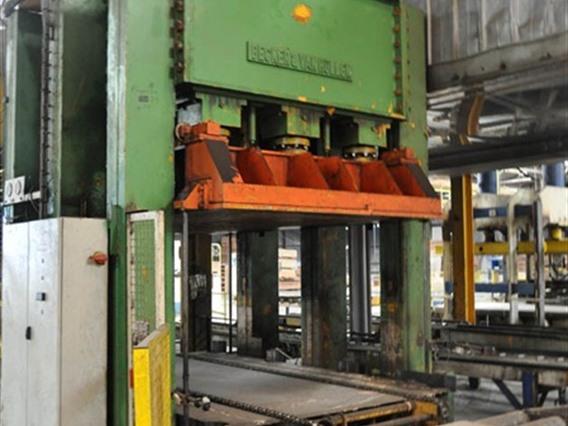 Becker panel press 650 ton