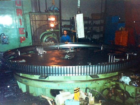 Turntable dia 4200 mm x 80 ton