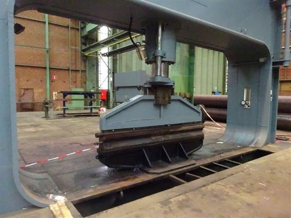 Bakker 500 ton Dish end forming press