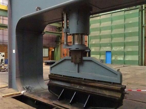 Bakker 500 ton Dish end forming press