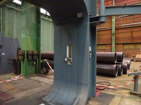 Bakker 500 ton Dish end forming press