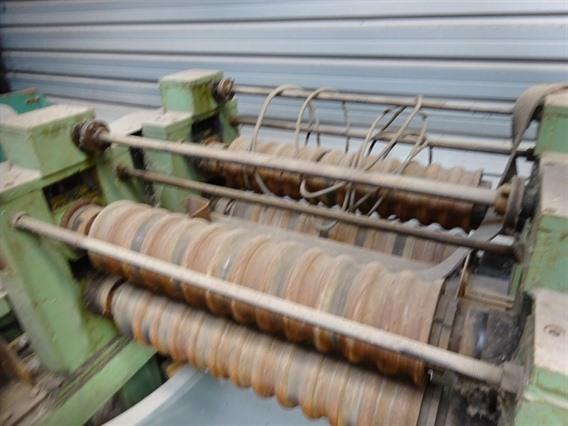 Eichener straightening corrugated plates