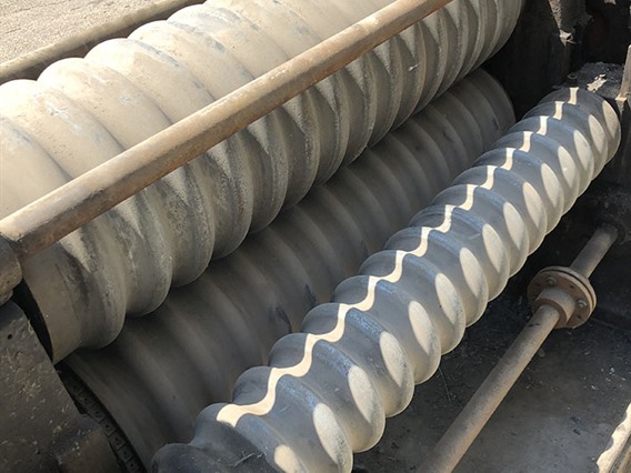 Eichener bending roll for corrugated plates