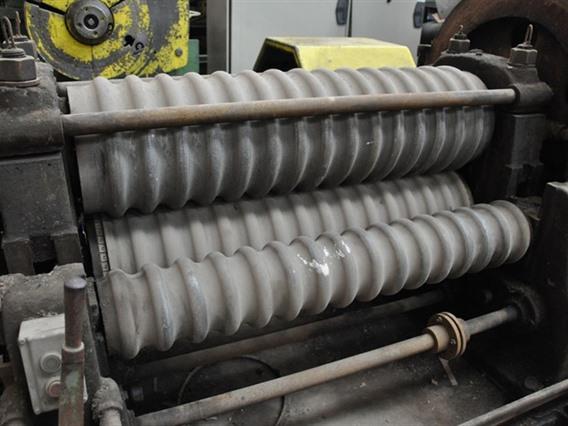 Eichener bending roll for corrugated plates