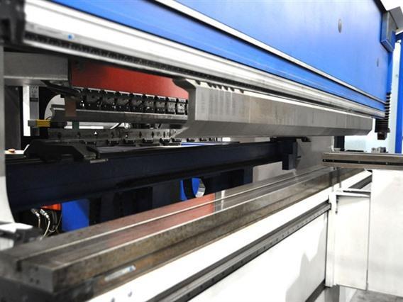 Trumpf TrumaBend V2300S 230 ton x 4250 mm CNC