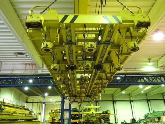 Fimec crane with magnetic plate hoist 15 ton x 12 500 mm