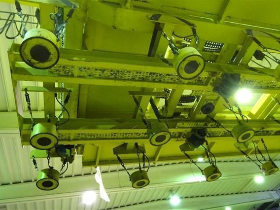 Fimec crane with magnetic plate hoist 15 ton x 12 500 mm