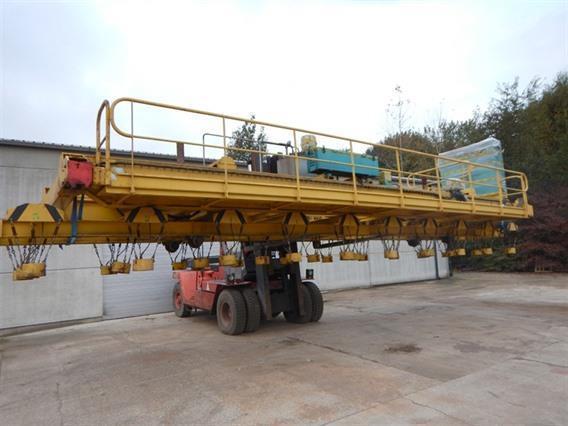 Fimec crane with magnetic plate hoist 15 ton x 12 500 mm