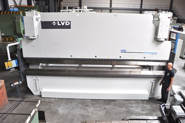 LVD 320 ton 6 meter pressbrake with new 2D touchscreen control